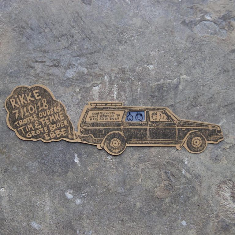 Origineel geboortekaartje handgetekend gestempeld en contour gesneden