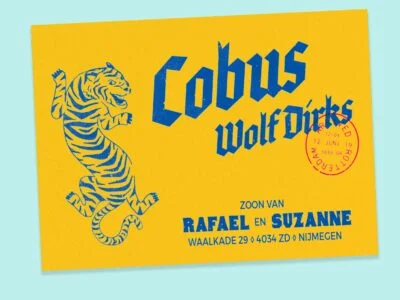 Stoer geboortekaartje met stempel en tijger