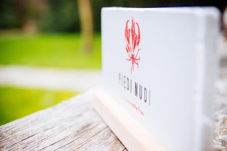 Branding Piedi Nudi met stempels