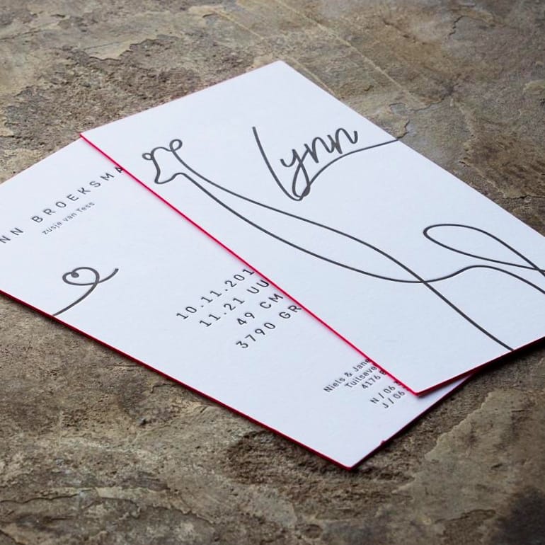 strak zwart wit geboortekaartje met roze randen