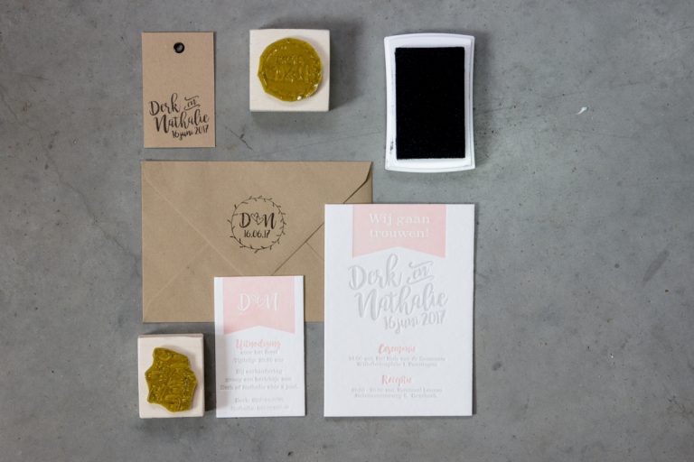 Letterpress Trouwkaart in oud roze
