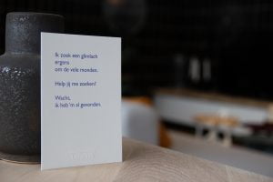 Lttrprints letterpress poeziekaart Ik zoek een glimlach