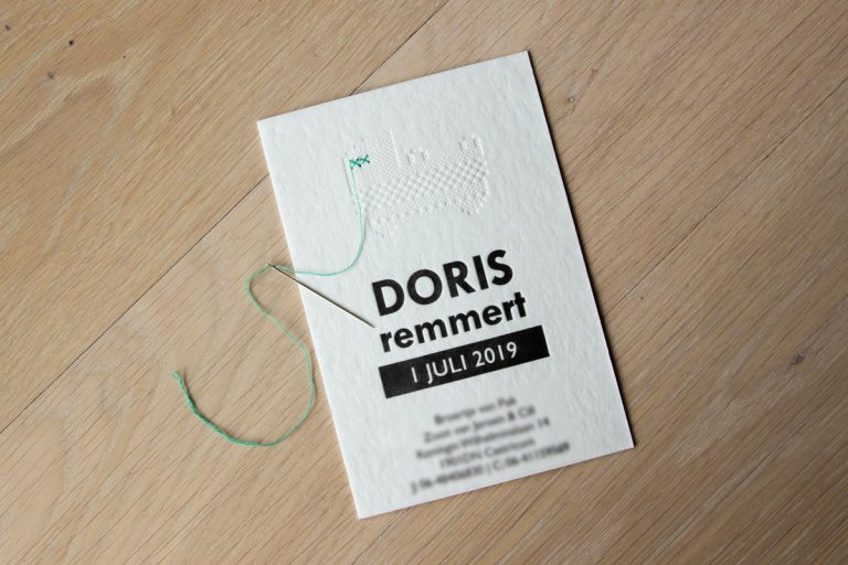 Origineel geboortekaartje met borduurpatroon