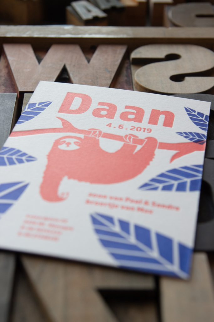 letterpress geboortekaartje colorplan velum white luiaard