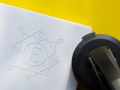 reliefstempel monogram papier ex libris preeg